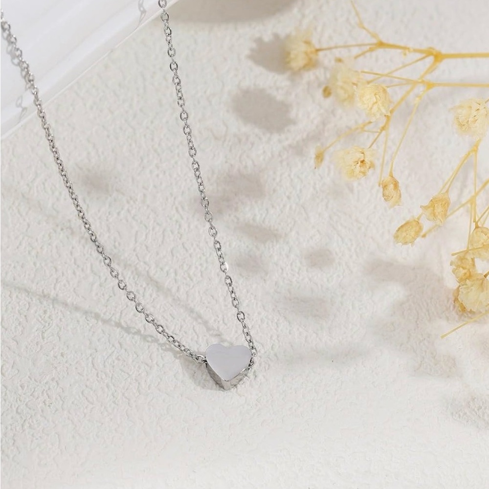 Elegant Silver Heart Pendant Necklace